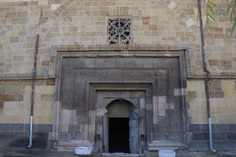 Tarihi Sungurbey Camisi'nin Restorasyonu Sürüyor