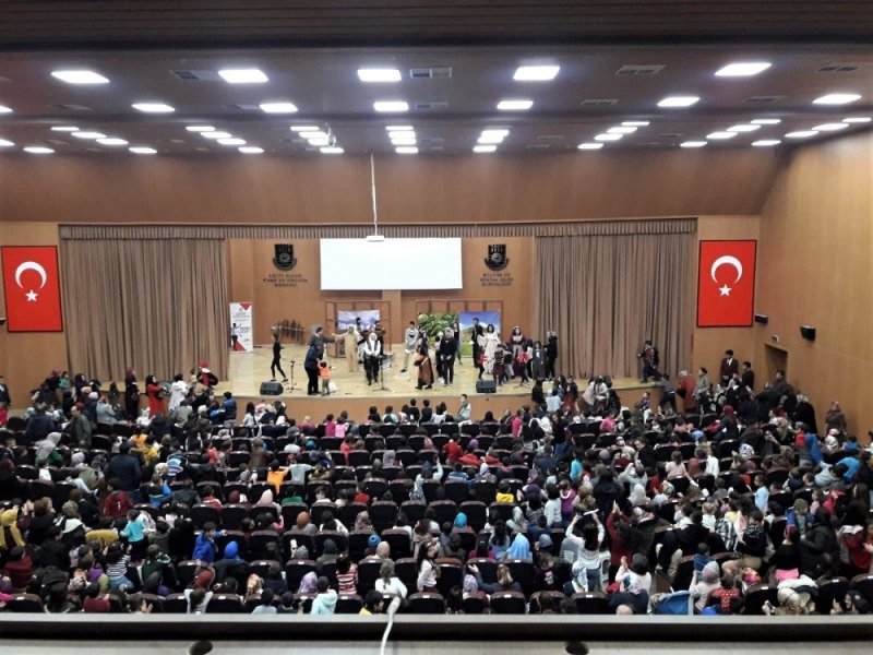 Karaman Belediyesi Tiyatro Günlerine Yoğun İlgi
