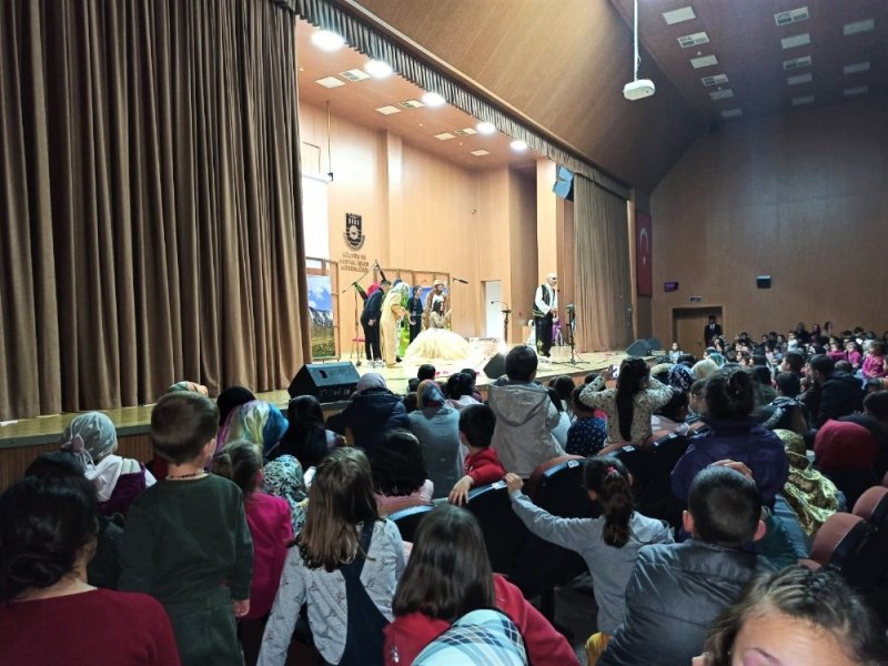 Karaman Belediyesi Tiyatro Günlerine Yoğun İlgi