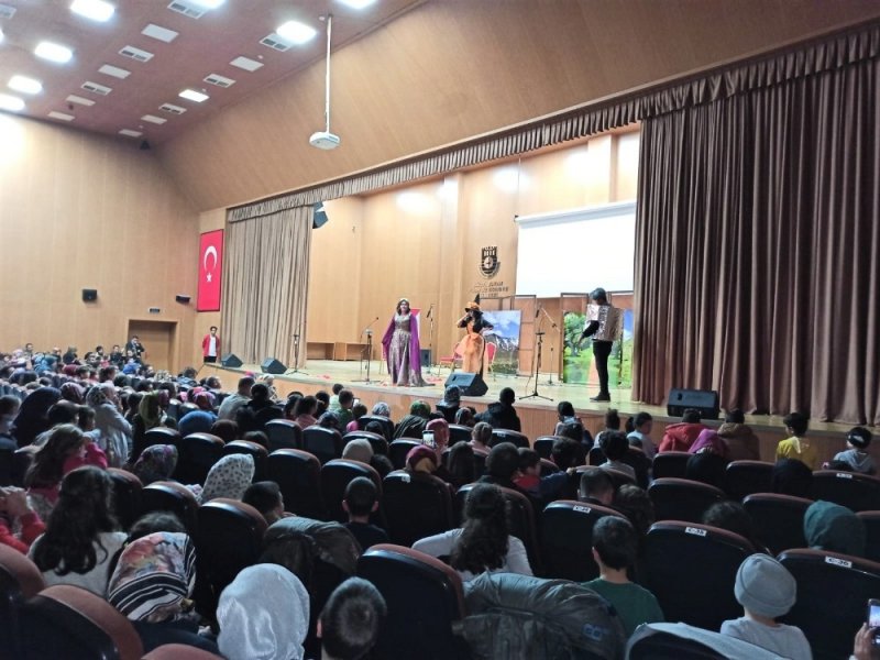 Karaman Belediyesi Tiyatro Günlerine Yoğun İlgi