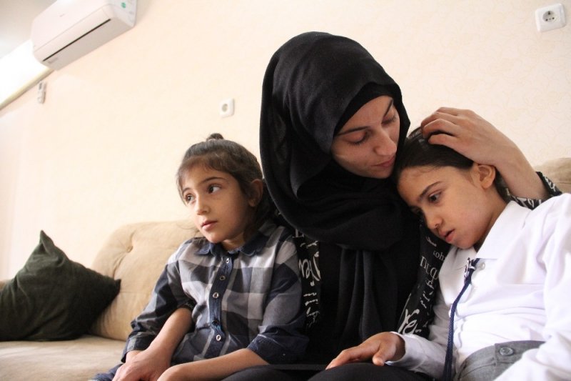 Biri 9, Biri 6 Yaşında Sarı Nokta Hastalığının Pençesine Düştü