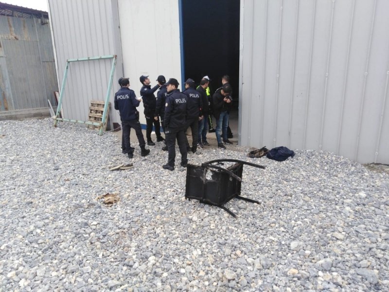 Sobaya Tiner Dökerken Kendini Ve Oğlunu Yaktı