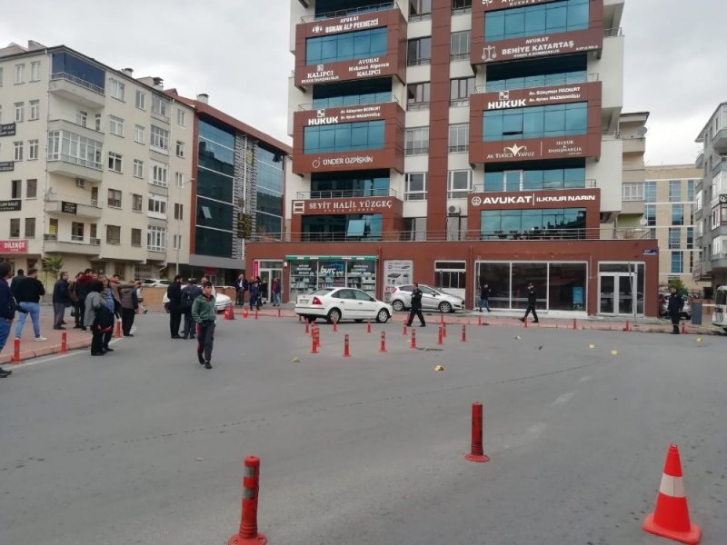 Kendisinden Davacı Olan Kişilere 6 El Ateş Açan Şahıs Kıskıvrak Yakalandı