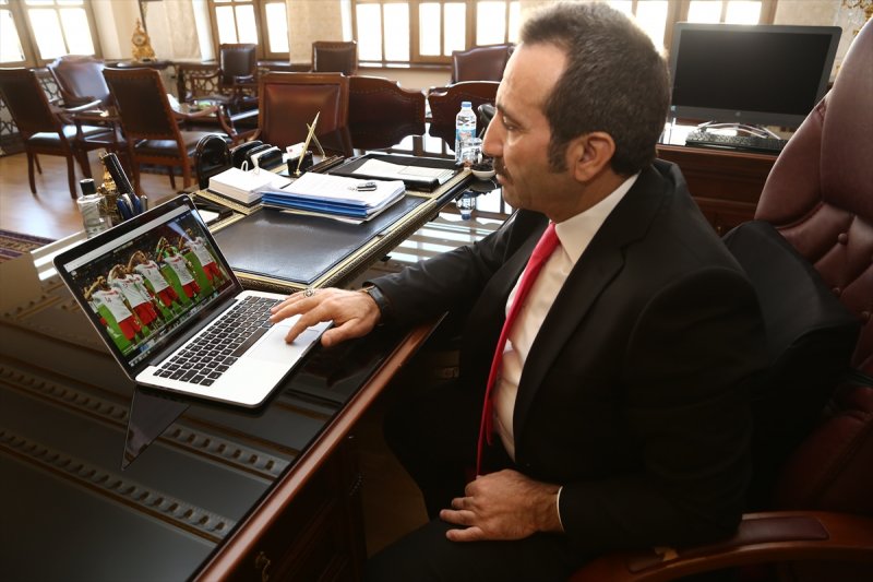 Aksaray Valisi Ali Mantı, AA'nın "Yılın Fotoğrafları" Oylamasına Katıldı