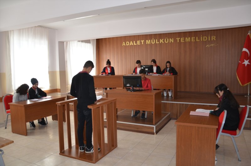 Öğrenciler Adaleti Mahkeme Salonunda Öğrenecekler!