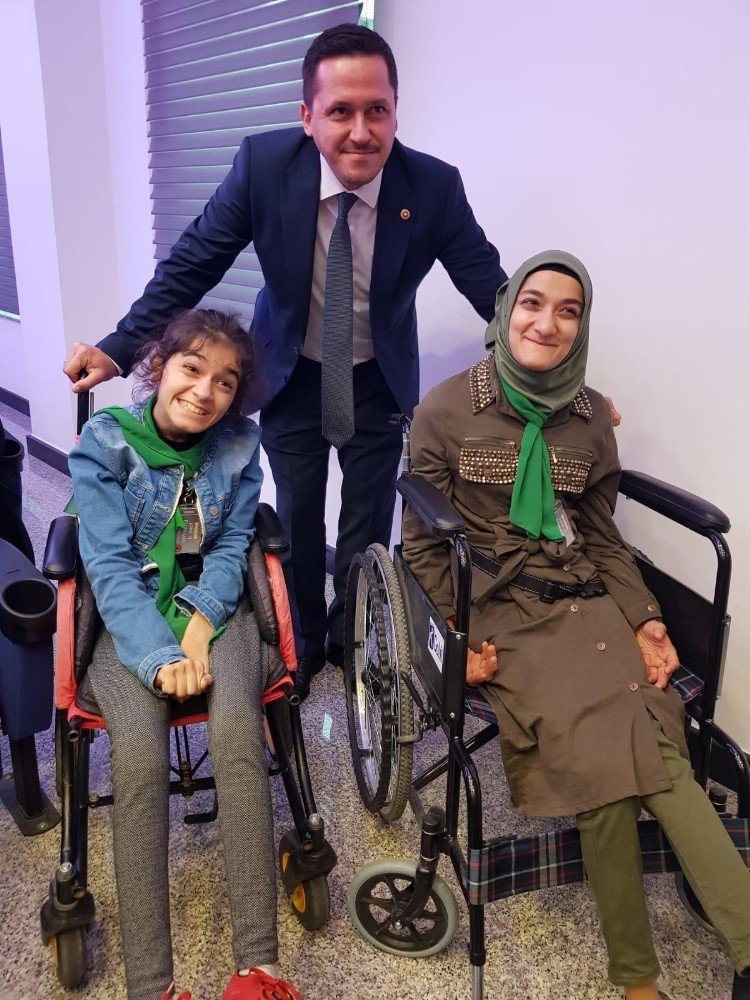 Bireylerin Hayat Standartları Yükseltilerek, Eşit Hak Ve Yaşam Koşulları Sunulmalıdır