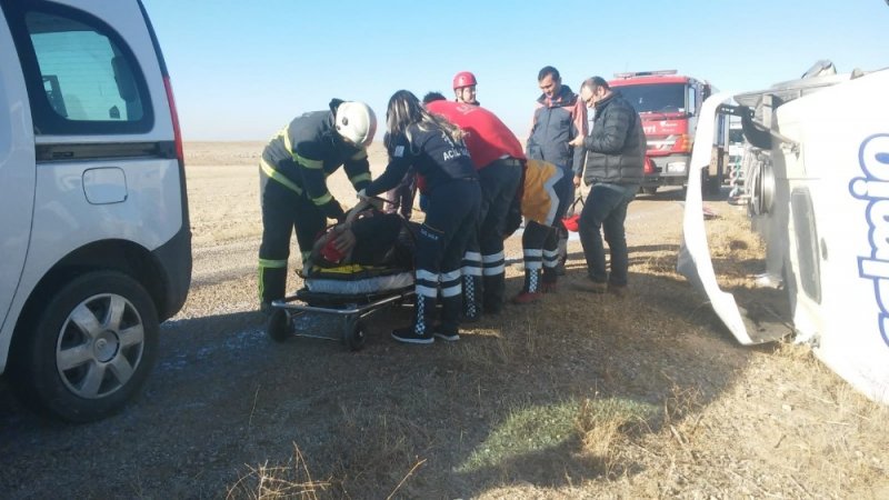 Devrilen Tankerin Kabininde Sıkışan Sürücüyü İtfaiye Çıkardı