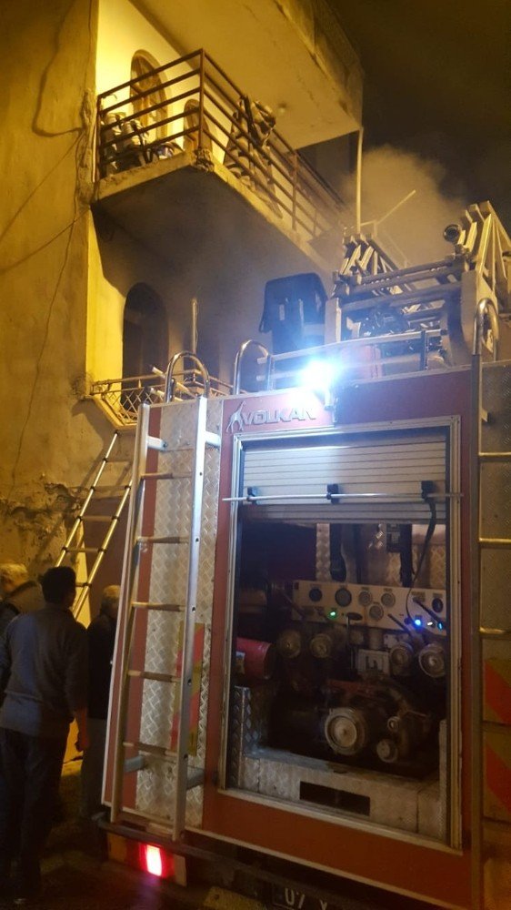 Kaş’ta Boş Evde Yangın