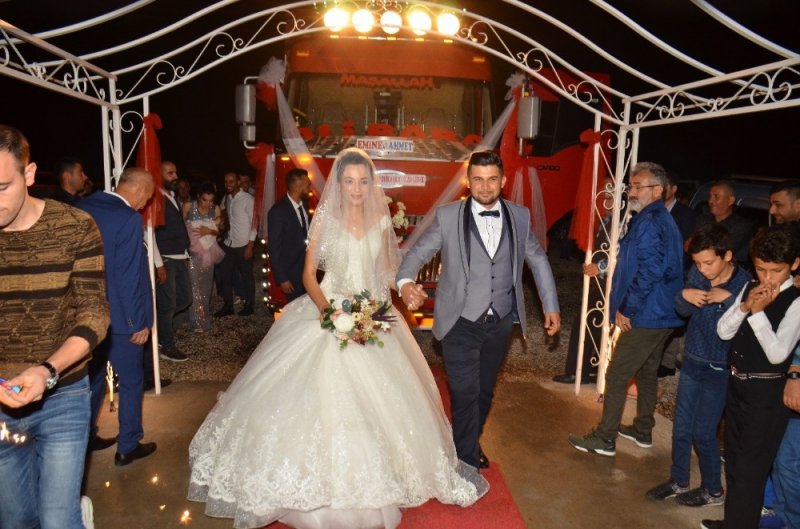 Antalya'da Düğünde Kamyon Sürprizi