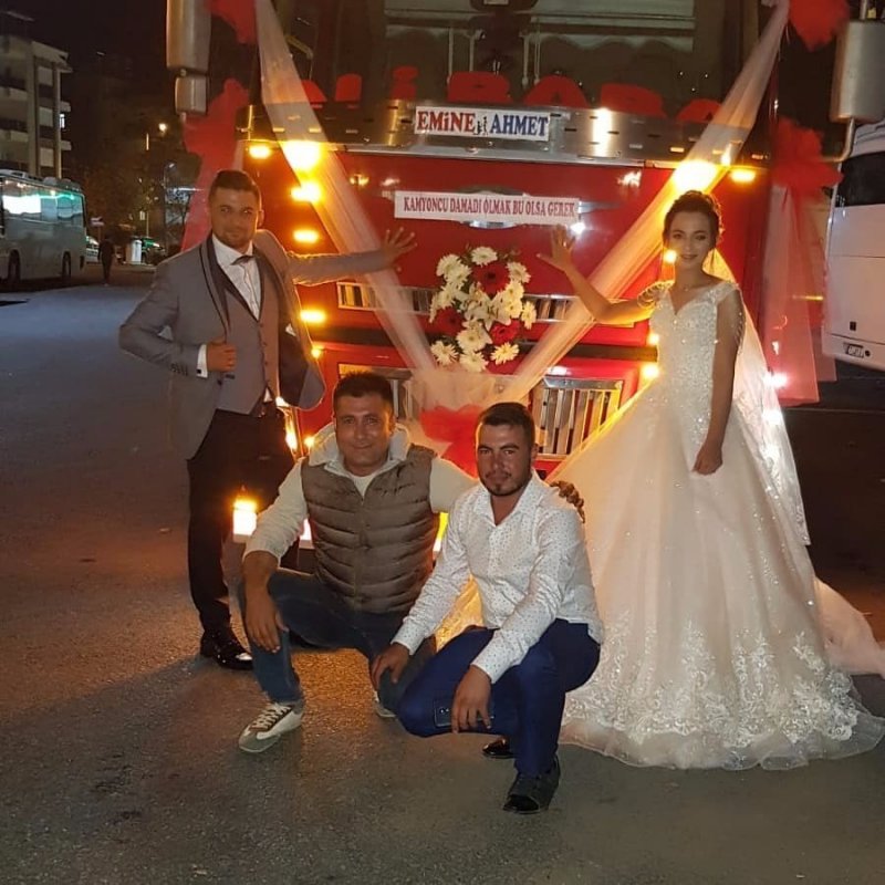Antalya'da Düğünde Kamyon Sürprizi