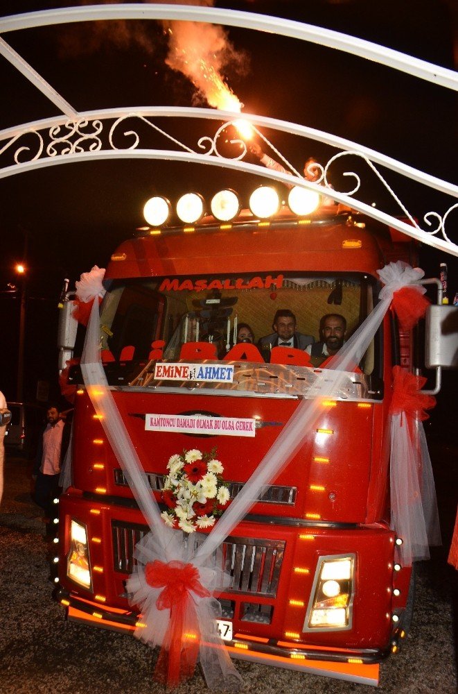 Antalya'da Düğünde Kamyon Sürprizi