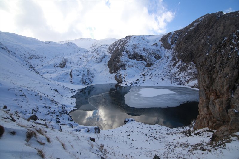 Bolkar'daki Buzul Göllerinde Kış Bir Başka Güzel