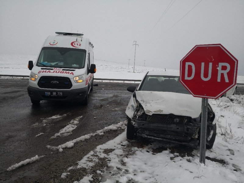 Aksaray’da İki Otomobil Çarpıştı: 6 Yaralı