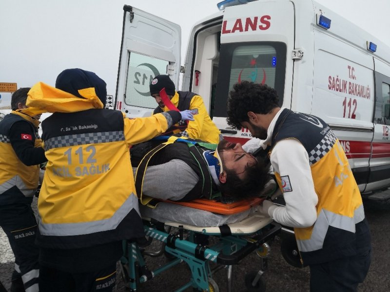 Aksaray’da İki Otomobil Çarpıştı: 6 Yaralı