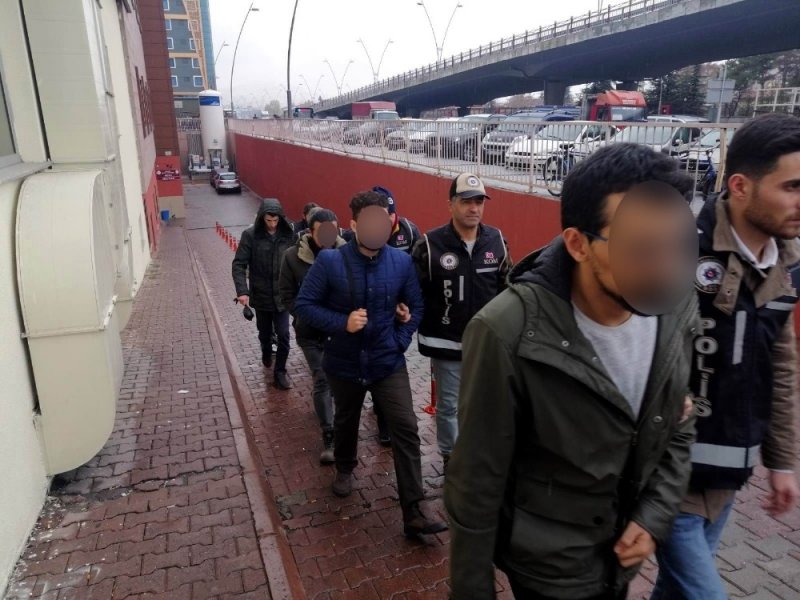 Kayseri Merkezli 6 İldeki Fetö Operasyonunda 6 Zanlı Adliyede