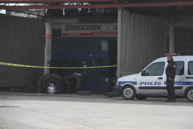 Tamir Ettiği Kamyon Lastiği Patlayınca Yaralandı