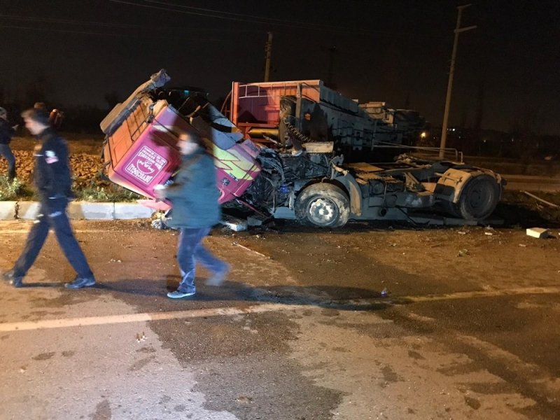Konya’da Pancar Yüklü Tır Devrildi