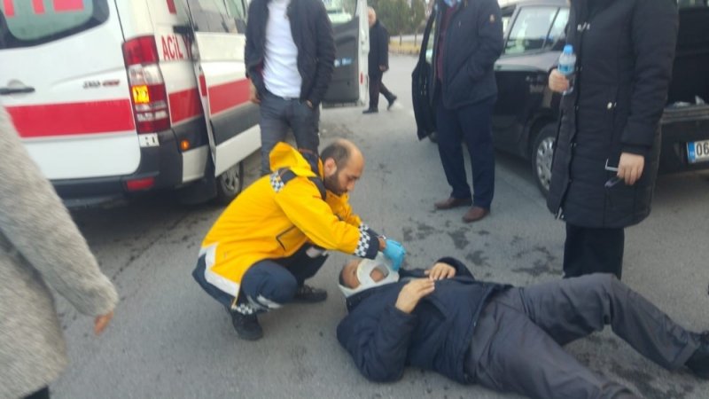 Yoldan Geçmeye Çalışan Yayaya Otomobil Çarptı