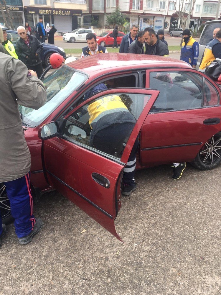 Aksaray’da Minibüsle Otomobil Çarpıştı: 5 Yaralı