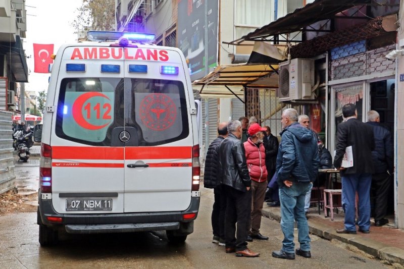 Türk Hal Müziği Sanatçısı Kıraathanede Kalbine Yenik Düştü