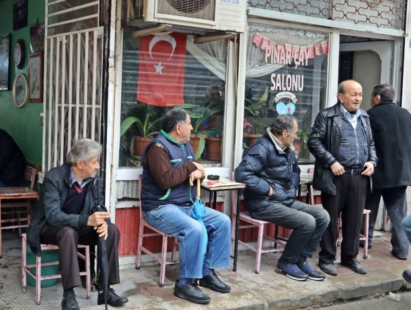 Türk Hal Müziği Sanatçısı Kıraathanede Kalbine Yenik Düştü