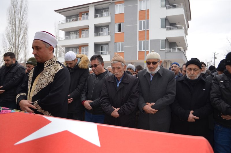 Hollanda'da Öldürülen Kadının Cenazesi Konya'da Toprağa Verildi