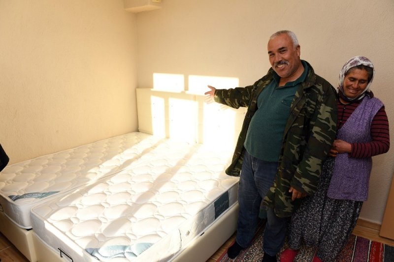 Mersin Büyükşehir’den Çadırı Yanan Aileye Destek