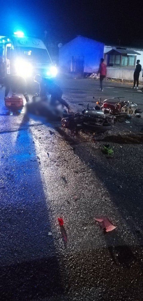 Alanya’da 2 Motosiklet Kafa Kafaya Çarpıştı: 1 Ölü