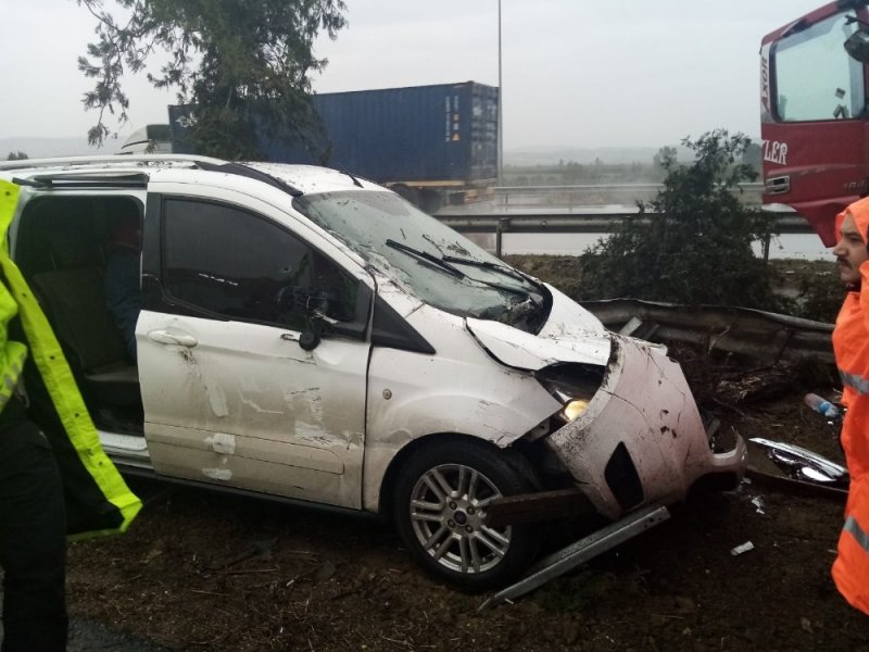 Kaygan Yol Kazaya Neden Oldu