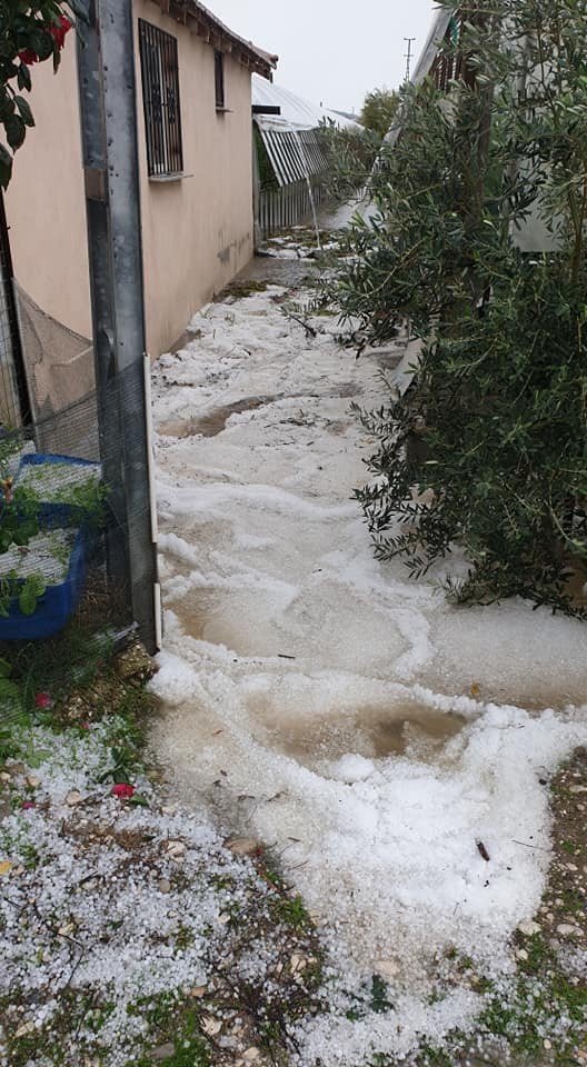 Kaş’ta Fındık Büyüklüğündeki Dolu Yağışı, Bazı Seralara Zarar Verdi