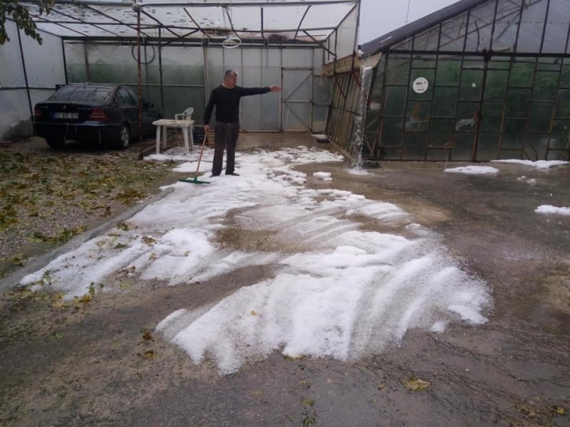 Kaş’ta Fındık Büyüklüğündeki Dolu Yağışı, Bazı Seralara Zarar Verdi