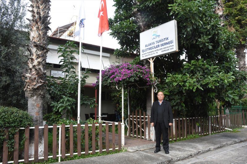 Kansere Çok Sevdiği İşi "Turizm" İle Karşı Koydu