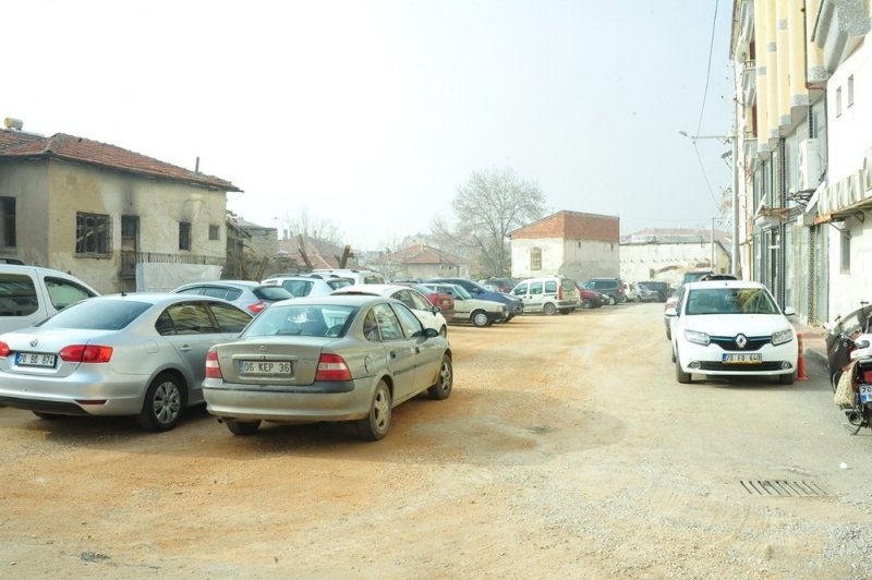 Karaman Belediyesi Boş Arsaları Otoparka Çeviriyor