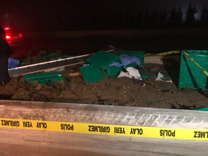 Başkent’te Yoğun Siste Virajı Alamayan Tır Refüje Çarptı: 1 Ölü