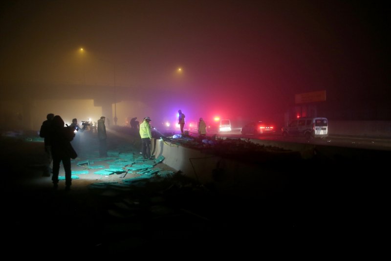 Başkentte Bariyerlere Çarpan Tırın Sürücüsü Öldü