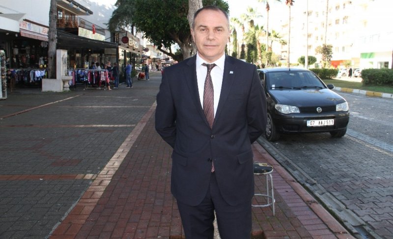 Kalp Krizi Geçiren Sürücüyü Trafik Uygulamasındaki Polis Hayata Bağladı