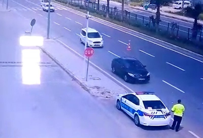 Kalp Krizi Geçiren Sürücüyü Trafik Uygulamasındaki Polis Hayata Bağladı