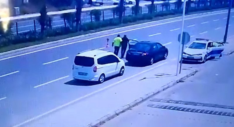 Kalp Krizi Geçiren Sürücüyü Trafik Uygulamasındaki Polis Hayata Bağladı