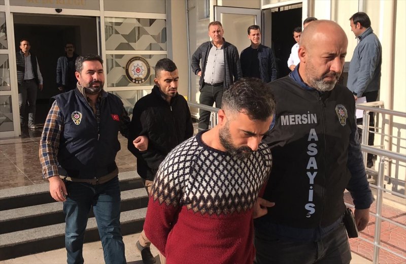 Mersin'de 8 İş Yerinden Hırsızlık Yaptığı İddiasıyla 2 Zanlı Tutuklandı