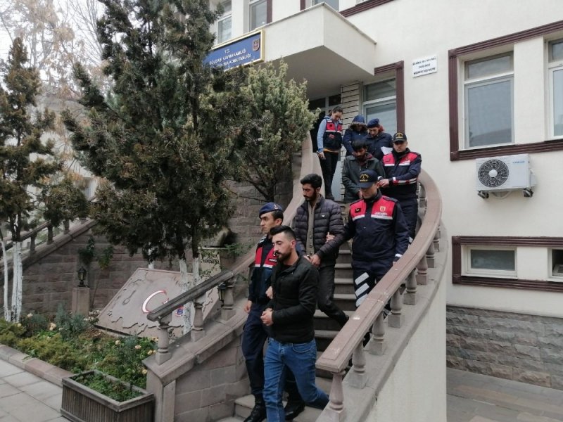 30 Tonluk Su Deposunu Çalan Hırsızlar Yakalandı