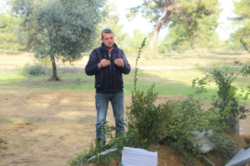 Annesinin, Babasının, Eşinin Ve Oğlunun Öldüğü Kazadan Üzerine Çay Dökülmesi Sayesinde Kurtulmuş