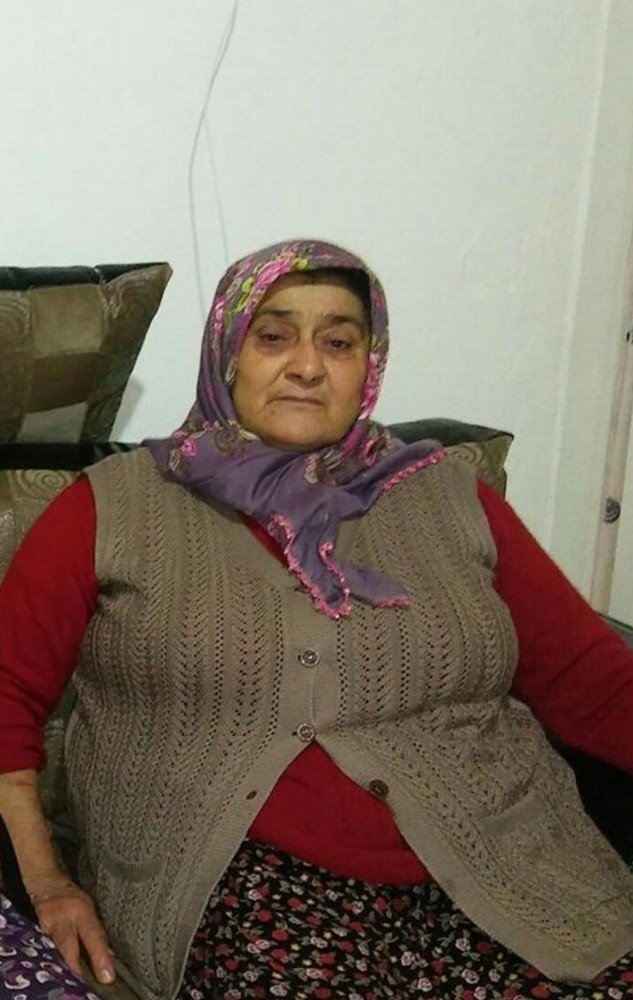 Annesinin, Babasının, Eşinin Ve Oğlunun Öldüğü Kazadan Üzerine Çay Dökülmesi Sayesinde Kurtulmuş