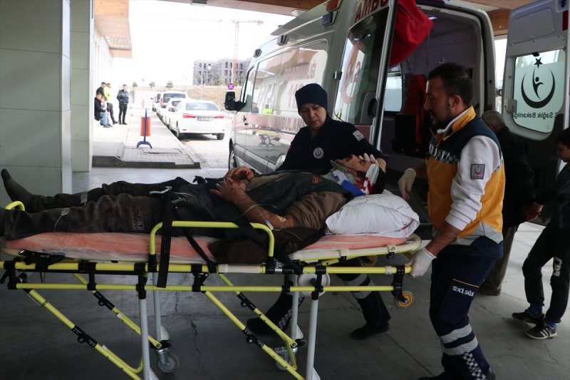 Karaman'da İki Otomobil Çarpıştı: 5 Yaralı