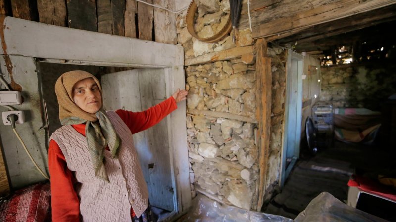 Antalya'da Çatısı Akan Evden Dram Çıktı