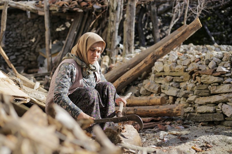 Antalya'da Çatısı Akan Evden Dram Çıktı
