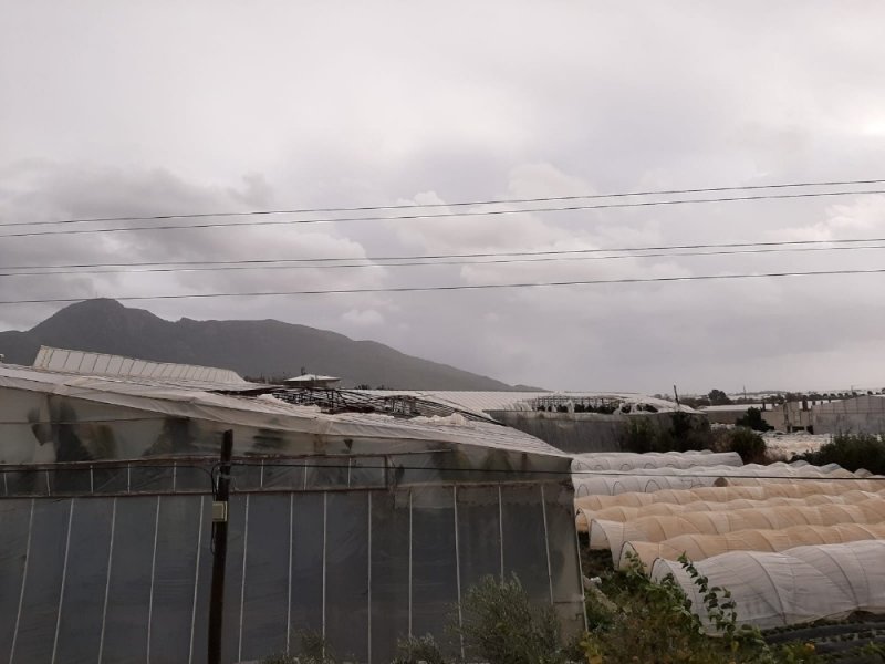 Anamur’da Hortum Seralara Zarar Verdi