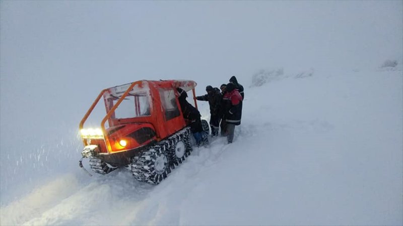 Niğde’de Kar Nedeniyle Dağlık Arazide Mahsur Kalan İşçiler Kurtarıldı