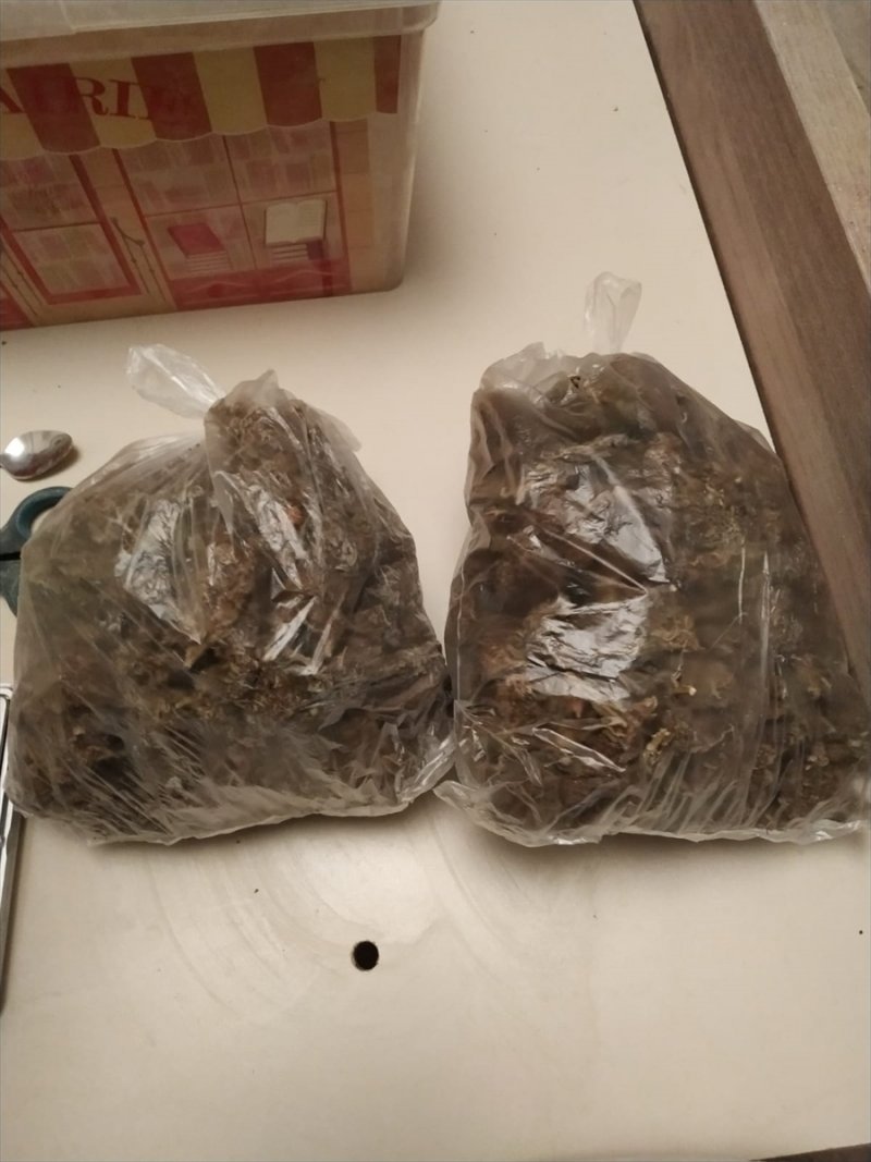 Başkentte Çevreyolunda Uyuşturucu Satan Şüphelinin Evinde El Bombası Çıktı