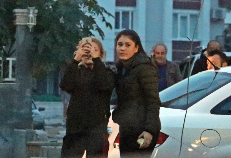 Antalya'da Polise Direnen Kadın Çatıya Çıktı