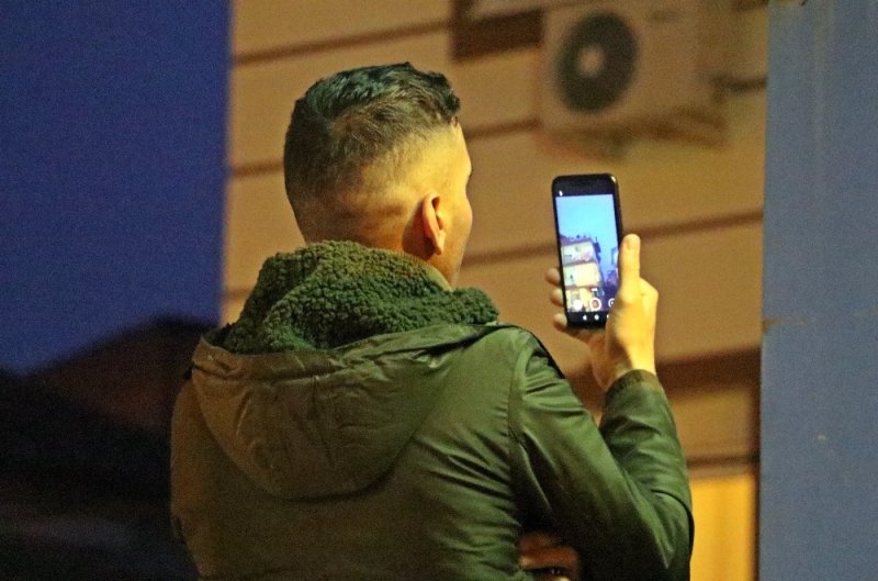 Antalya'da Polise Direnen Kadın Çatıya Çıktı